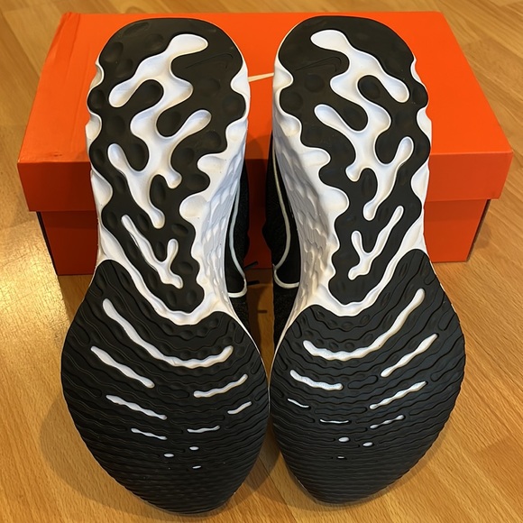 Nike Men's React Infinity Run Flyknit 2 Running Shoes Black - Picture 7 of 12